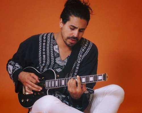 EG-1-SAMUEL_JACOB_LOPEZ-Traveler Guitar®