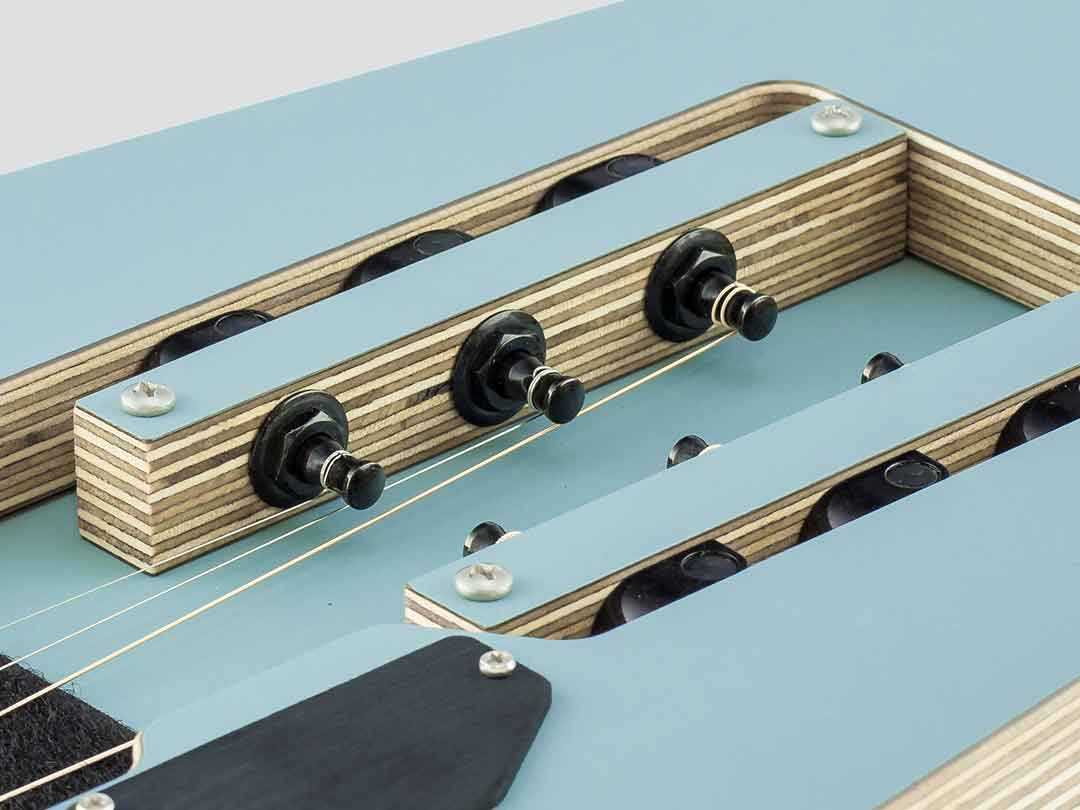 UL-EDGE-SUSA-in-body-callout-Traveler Guitar®