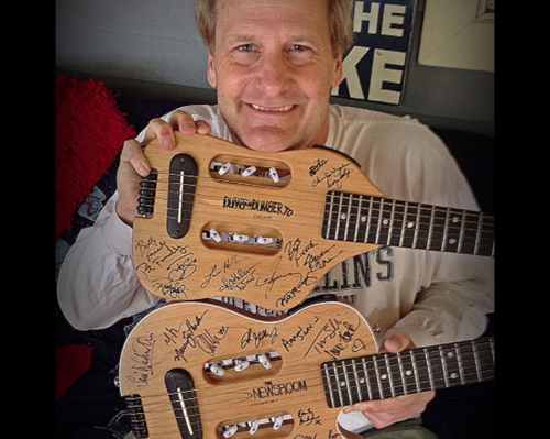 jeff-daniels_9cd43ad5-7872-48f1-9c32-3ba4c87f25a4-Traveler Guitar®