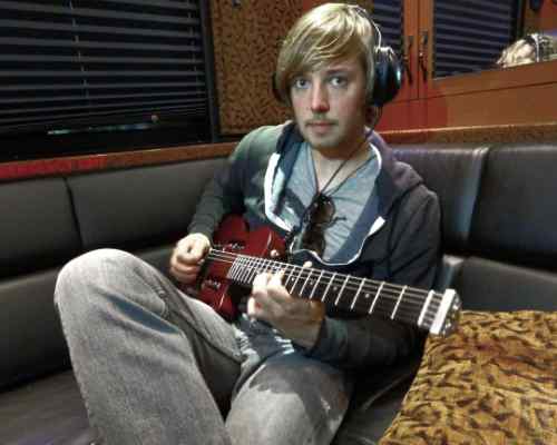 Dave Tirio - Traveler Guitar®