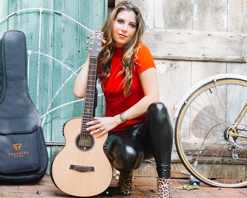 Laura Cheadle - Traveler Guitar®