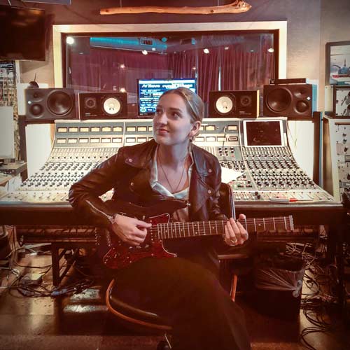 Madison Cunningham - Traveler Guitar®