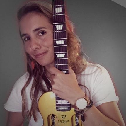 Marina Erakovic - Traveler Guitar®