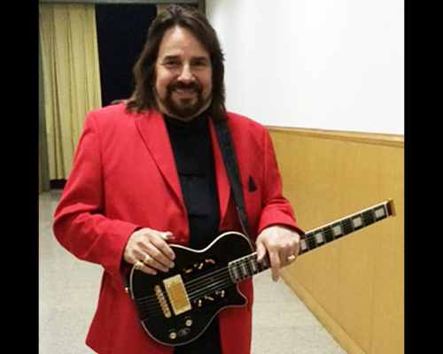 Bertie-Higgins-558x1024-Traveler Guitar®