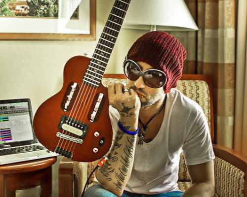 Eric-Bass-EG-1-Traveler Guitar®