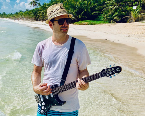 JOSH_CHARLES_TRAVELCASTER_DELUXE-Traveler Guitar®