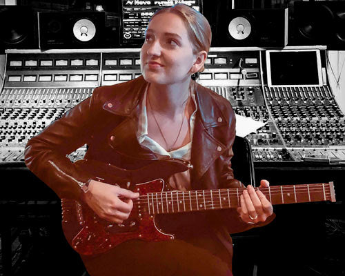 MADDISON_CUNNINGHAM_TRAVELER_GUITAR_EG-2_3877bff7-f257-4b36-957f-ea36cab399d6-Traveler Guitar®