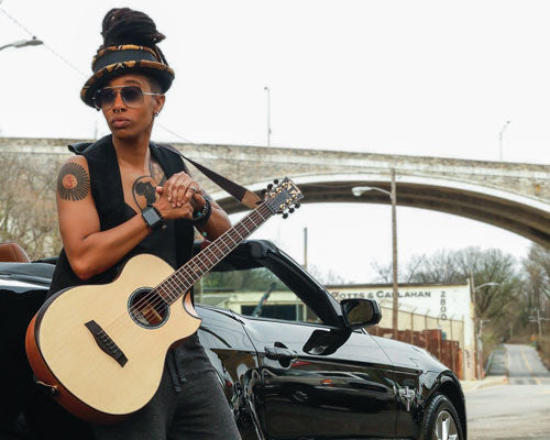 MICHELLE_ANTOINETTE_NELSON_CL3E_833e72e7-83dc-4076-a9b3-a7be40648427-Traveler Guitar®