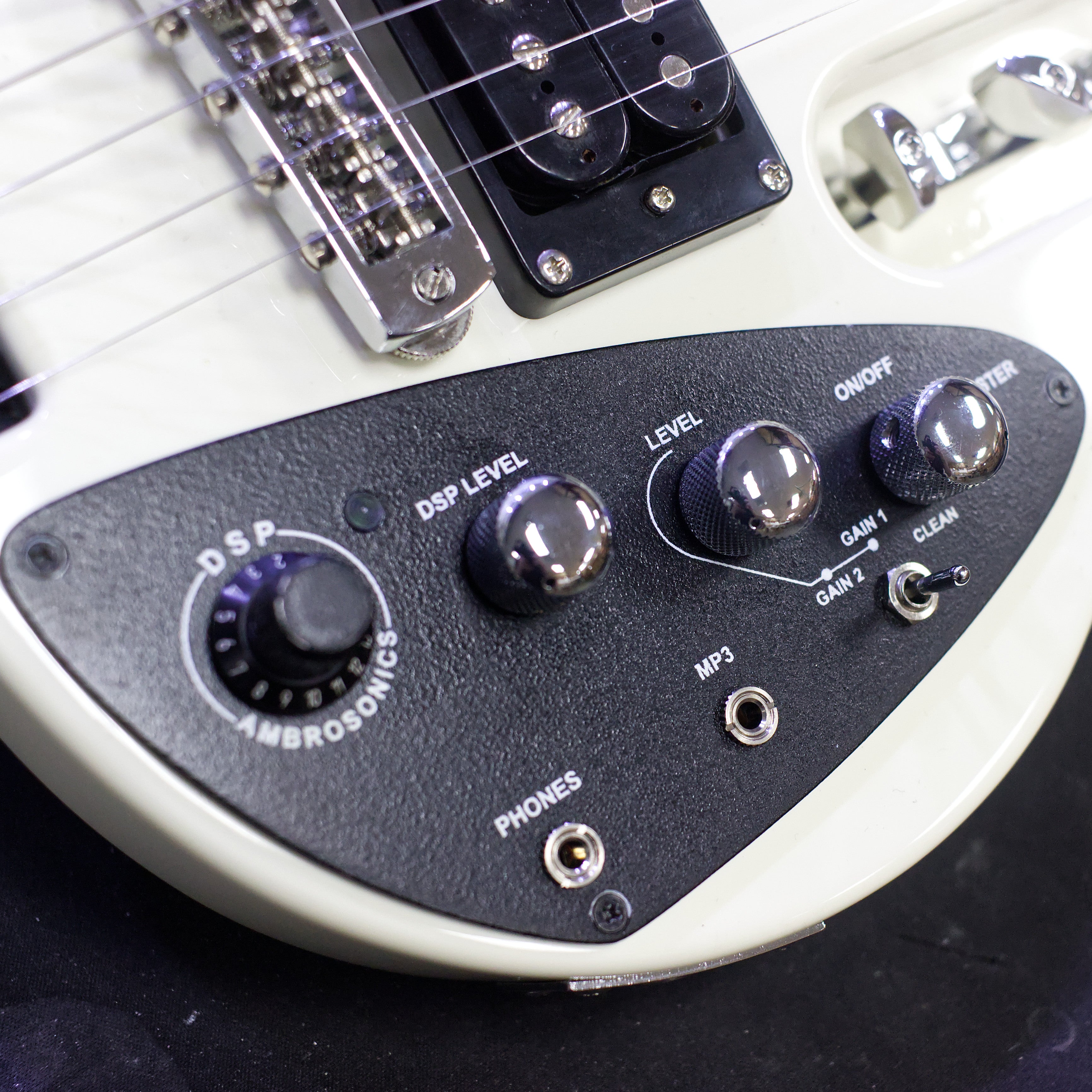 Archive-Escape EG-1 (White) w/ Ambrosonics Preamp – Traveler Guitar®
